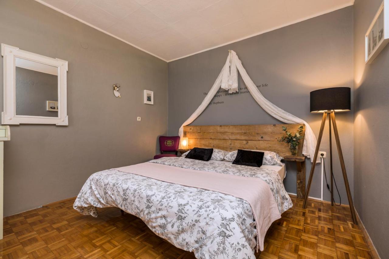 Alaburic Rooms & Apartment Малий Лошинь Екстер'єр фото